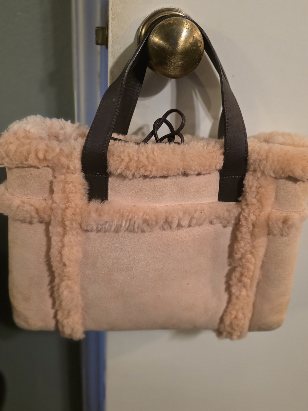 UGG Blush Shearling Trimmed Tote with Dark Pocket - Picture 2 of 4